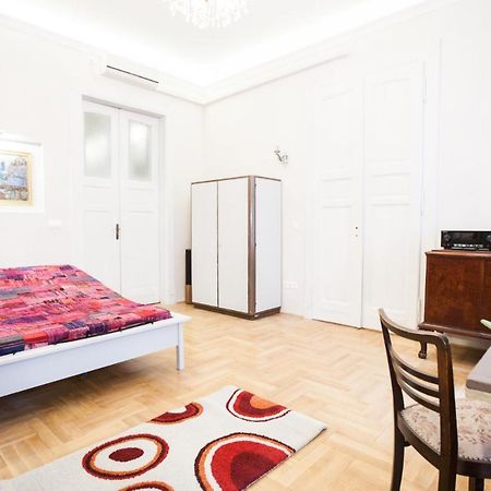 N40 By Small Home Будапеща Екстериор снимка