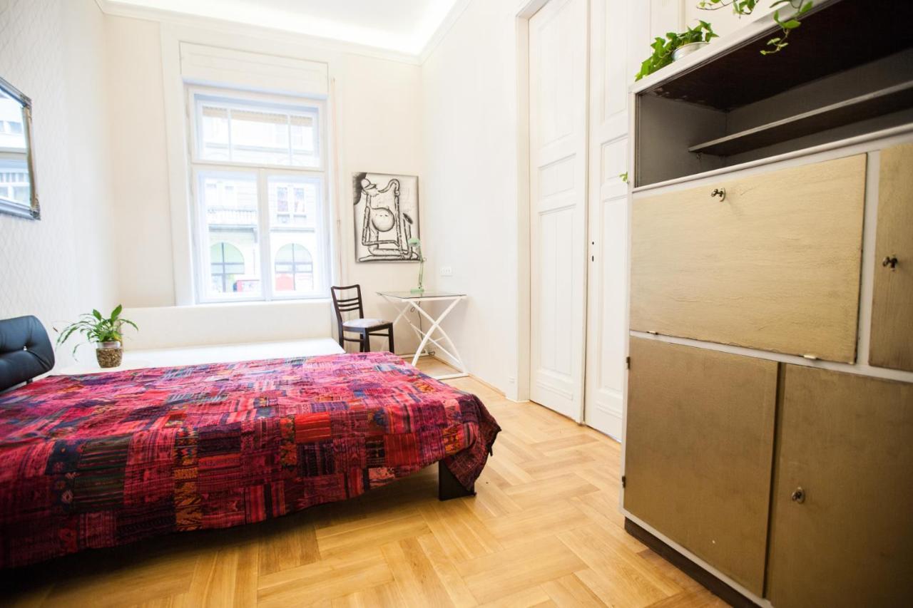 N40 By Small Home Будапеща Екстериор снимка