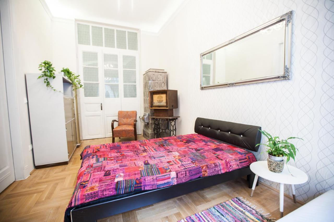N40 By Small Home Будапеща Екстериор снимка