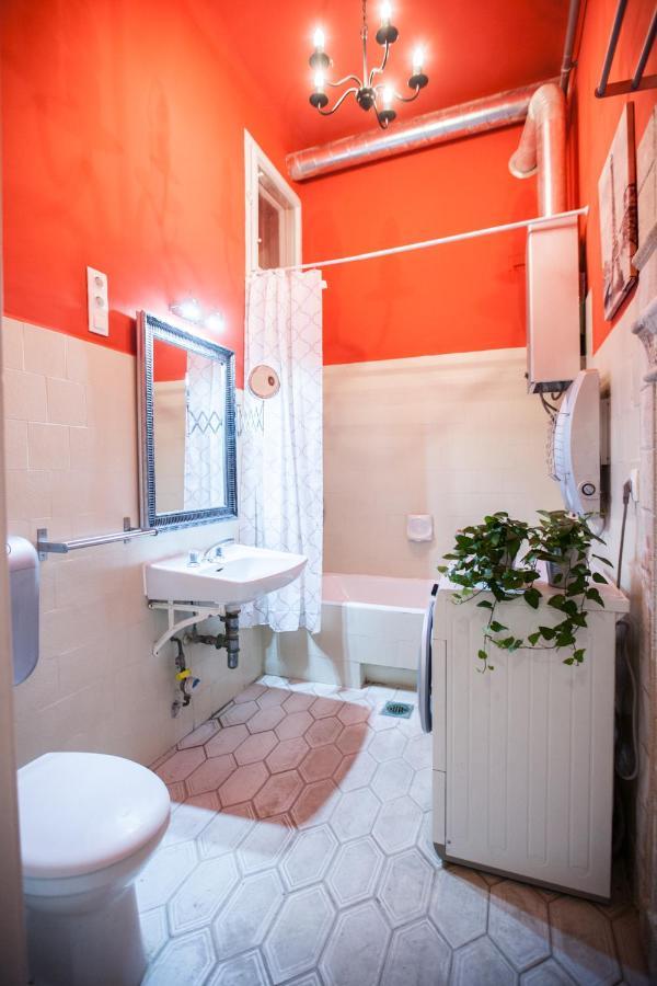 N40 By Small Home Будапеща Екстериор снимка